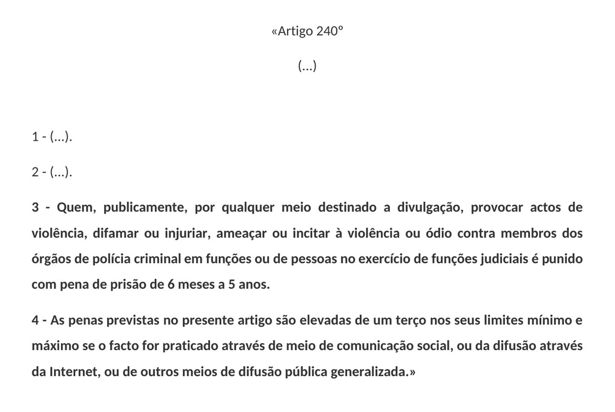 Excerto do Projeto de Lei n.º 23/XV com o artigo 240.º proposto. N.º 3: «Quem, publicamente, por qualquer meio destinado a divulgação, provocar actos de violência, difamar ou injuriar, ameaçar ou incitar à violência ou ódio contra membros dos órgãos de polícia criminal em funções ou de pessoas no exercício de funções judiciais é punido com pena de prisão de 6 meses a 5 anos.» N.º 4: as penas são agravadas em um terço quando o facto é praticado através da comunicação social ou da Internet.
